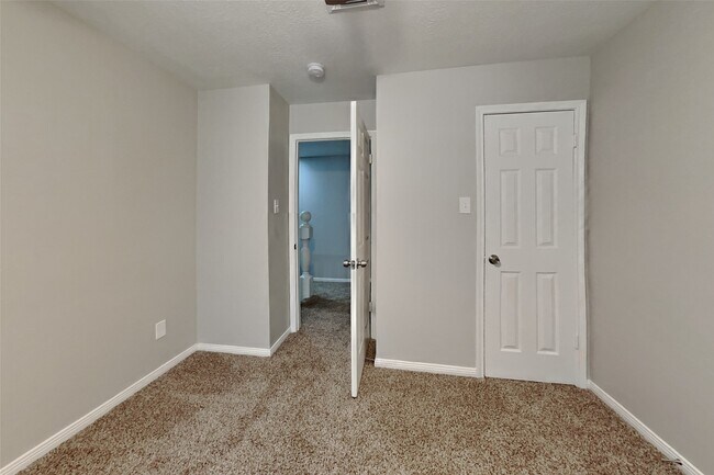 Building Photo - 12127 Rocky Lake Dr