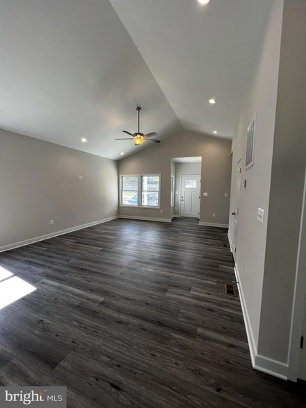 Building Photo - 38 Meadow View Ln