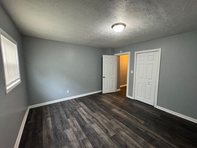 Building Photo - 953-955 N Tuxedo St