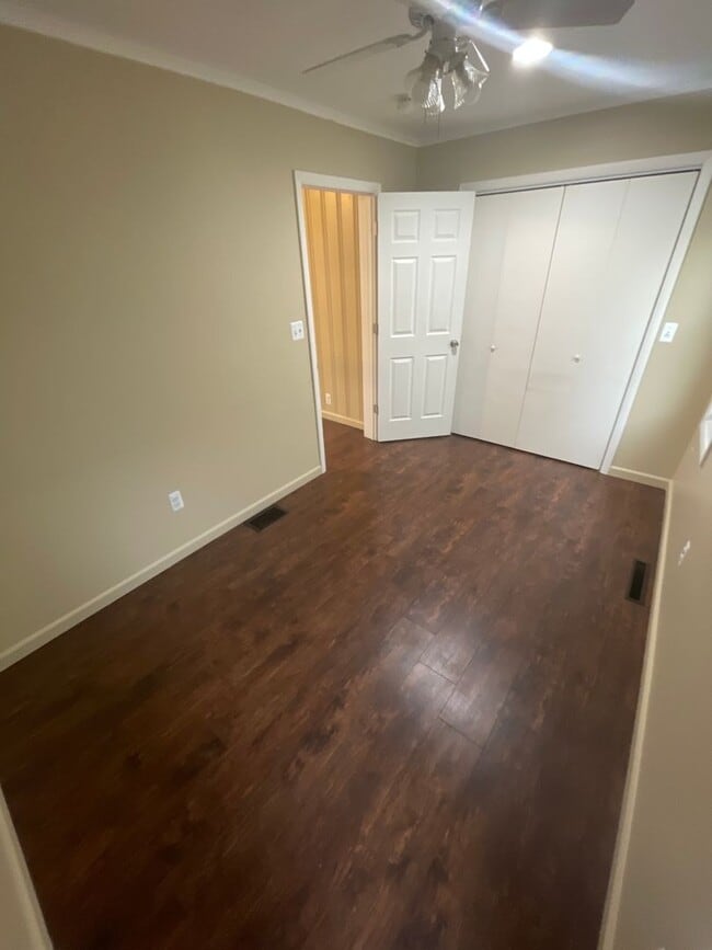 Building Photo - Charming 2 Bedroom Home - Move in Ready