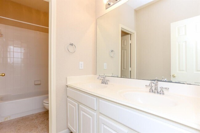 Building Photo - 20907 Field Manor Ln