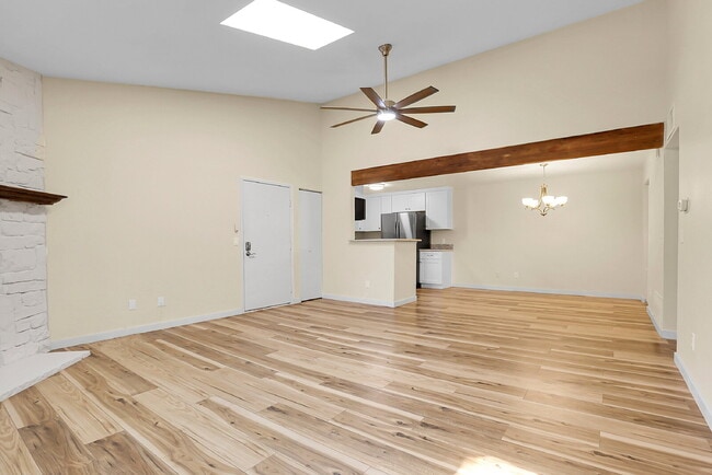 Building Photo - $1,895 - 2 Bed, 2 Bath Condo in Lakewood w...