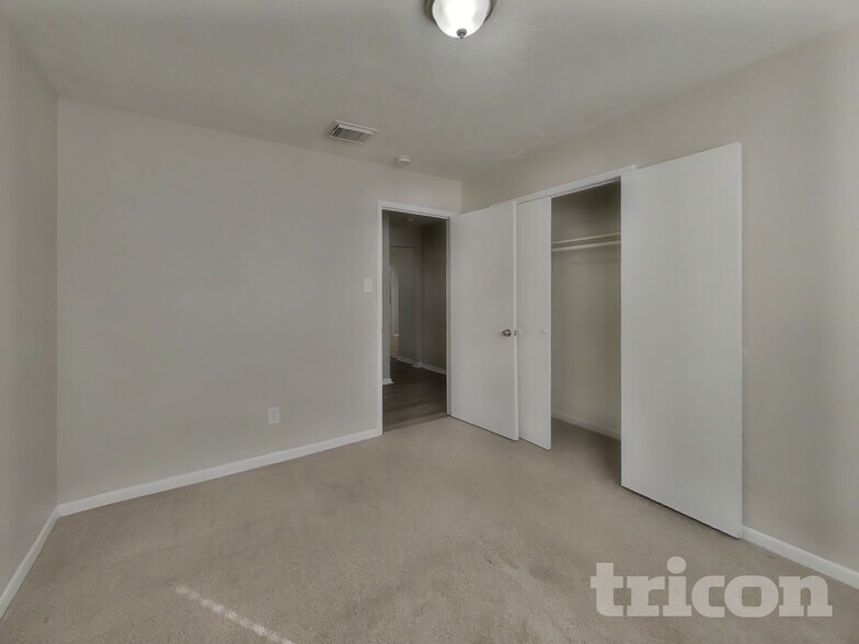 Building Photo - 12819 Enchanted Path Dr