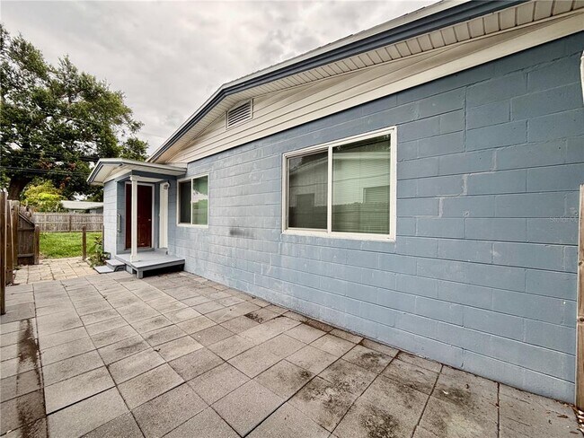Building Photo - 4227 5th Ave N
