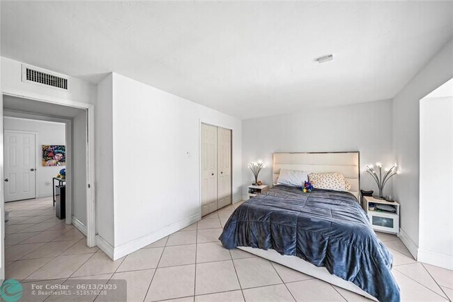 Building Photo - 8745 SW 137th Ave