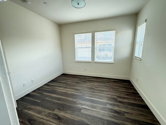 Building Photo - 1802 Paloma Ct