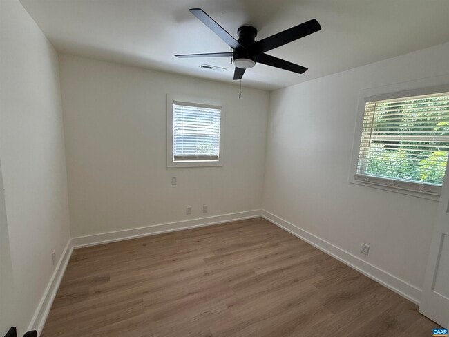 Building Photo - 106 Perry Dr