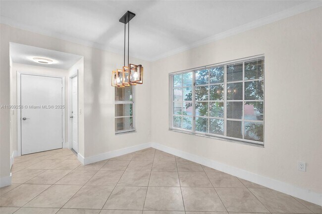 Building Photo - 2498 Centergate Dr