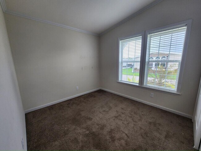 Building Photo - 215 Caviller Ct