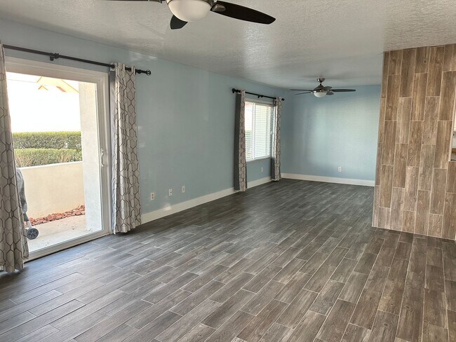 Building Photo - Beautiful 2-bedroom, 2-bathroom condo alon...