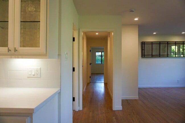 Building Photo - 30 Genevra Rd