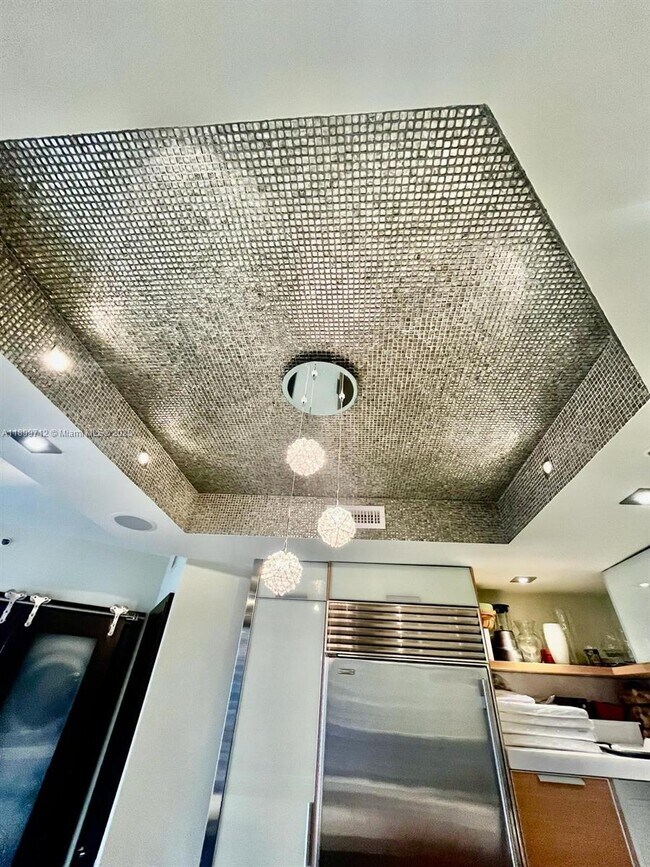 Building Photo - 808 Brickell Key Dr