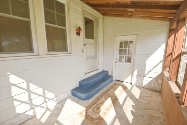 Building Photo - 2 bedroom 2 bath home with 2 story garage