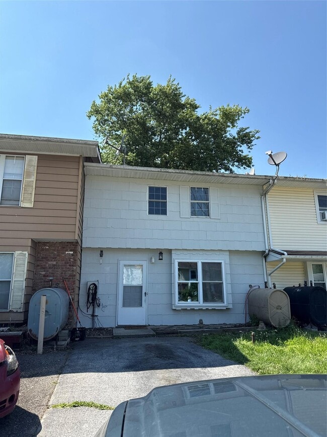 Building Photo - 11 Columbine Ct