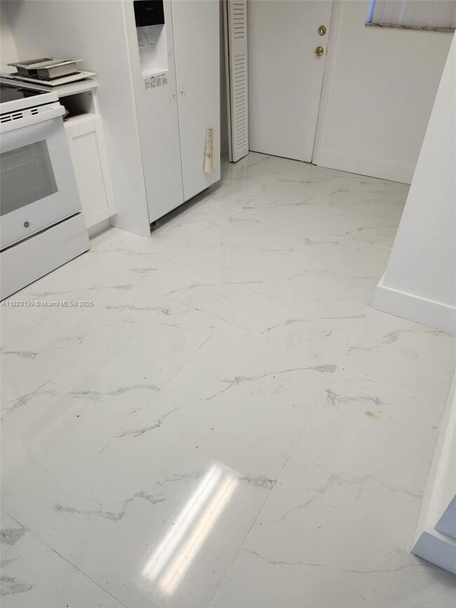 Building Photo - 2 bedroom in North Miami Beach FL 33179