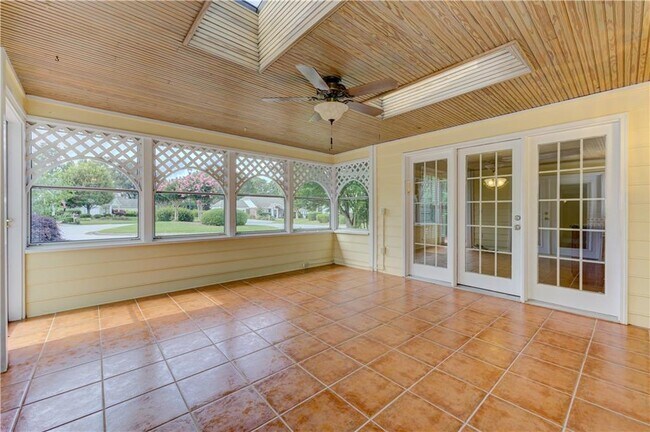 Building Photo - 60 Heartwood Dr NE