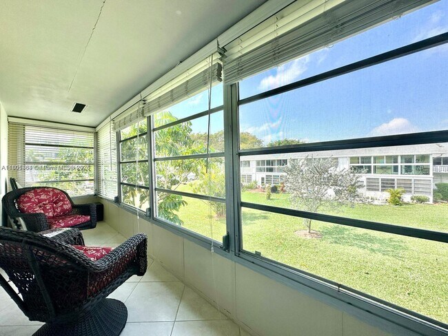 Building Photo - 31 Harwood B