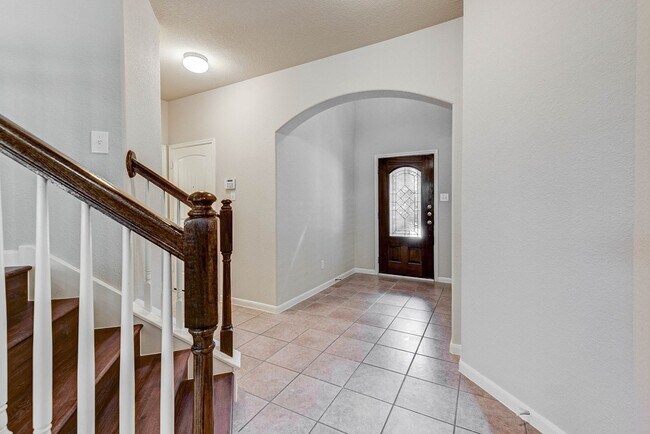 Building Photo - Live in Sterling Ridge – Short-Term Lease ...