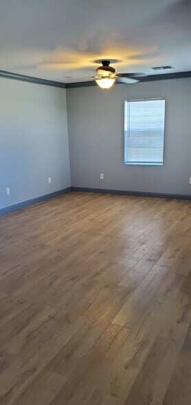 Hardwood floors through out home - 522 Soechting