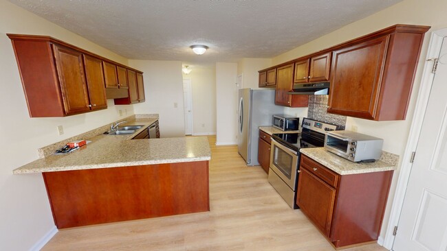 Building Photo - $350 OFF First Month's Rent! 3 Bedroom Upd...