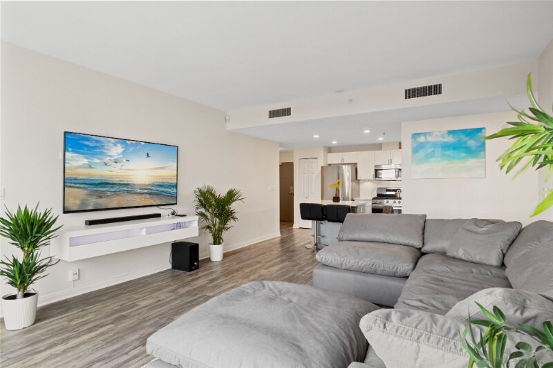 Building Photo - 1240 India St