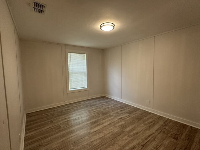 Building Photo - Remodeled 4 Bedroom with New A/C