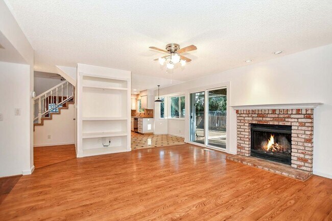 Building Photo - 805 Hawk Ct