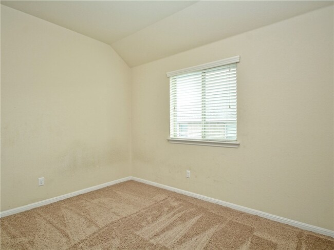 Building Photo - Excellent one story home available in Falc...