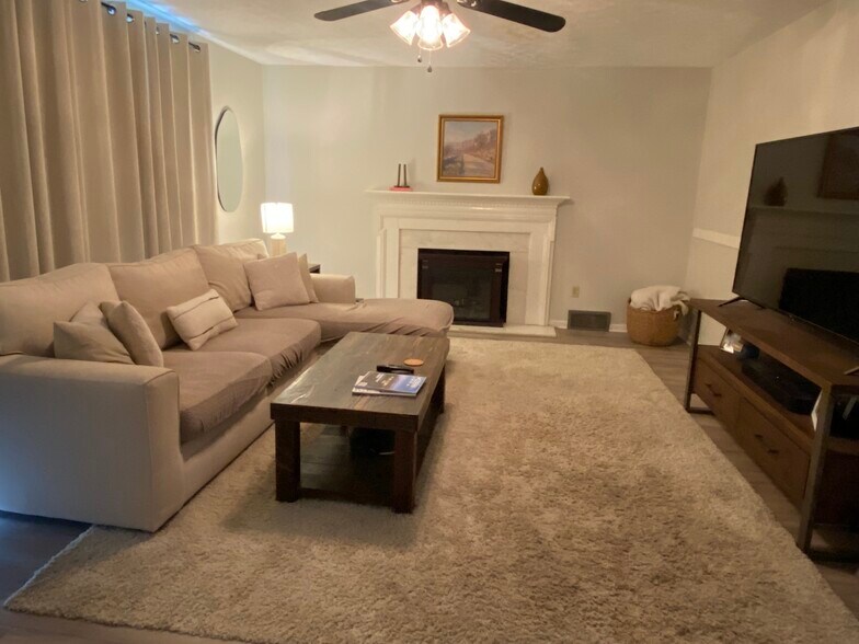 Building Photo - 711 Oak Terrace Ln