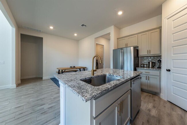 Building Photo - 2812 Sebring Cir