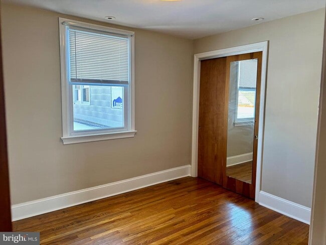 Building Photo - 659 N Main St