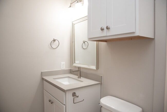 Building Photo - 804 San Saba Dr