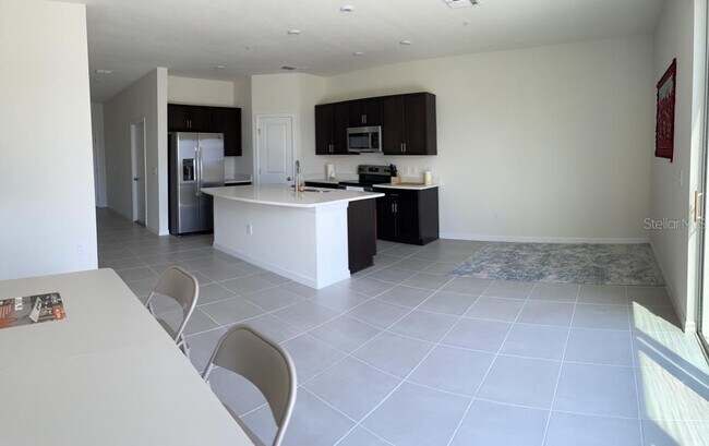 Building Photo - 2134 Crystal Bell St