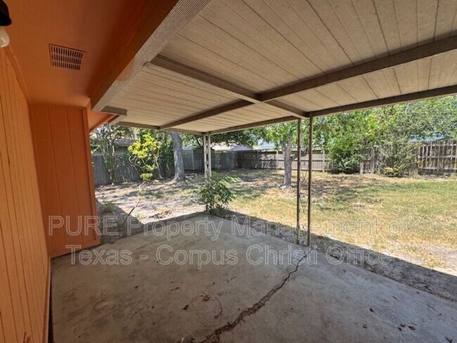 Building Photo - 4622 Newbury Ln