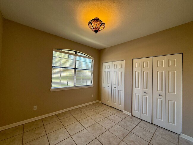 Building Photo - 3 bedroom, 3 bath Luxury Living Along the ...