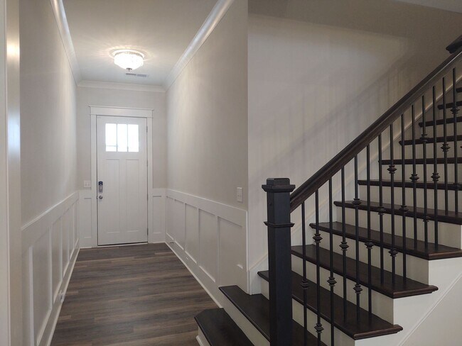 Building Photo - Move-in ready Townhome located in Blanchar...