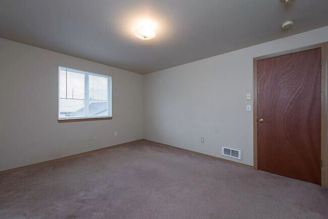 Building Photo - 218