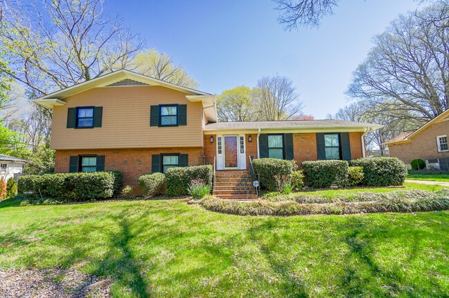 Front - 5321 Providence Rd