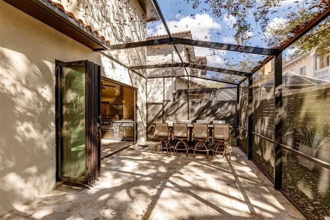 Building Photo - 3122 W Oakellar Ave