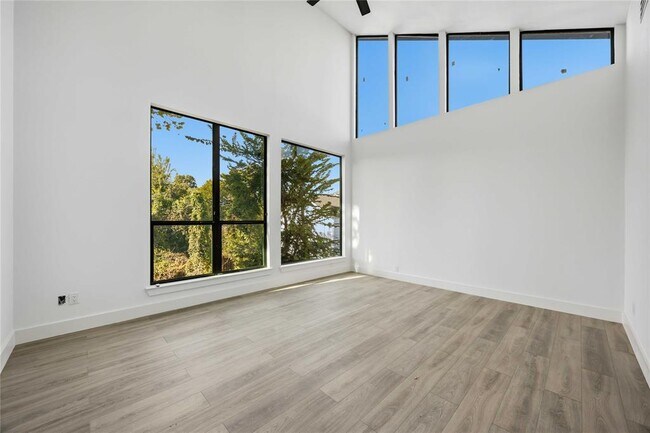 Building Photo - 513 Archer St