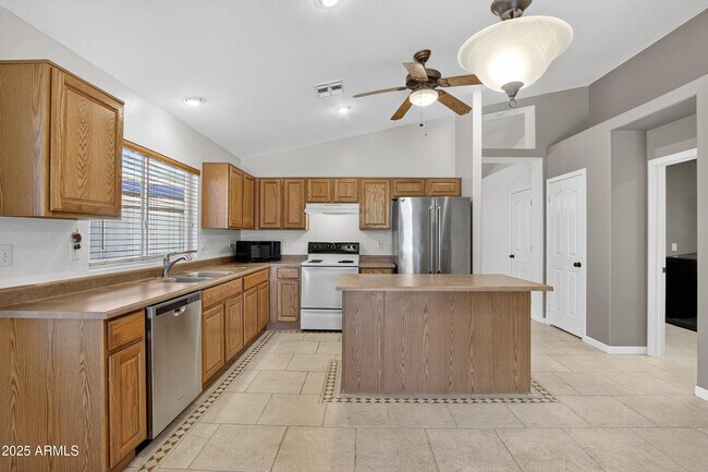 Building Photo - 15481 W Mauna Loa Ln