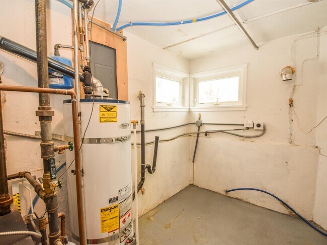 Building Photo - 143 S State St