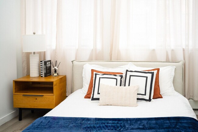 Building Photo - 100 William St