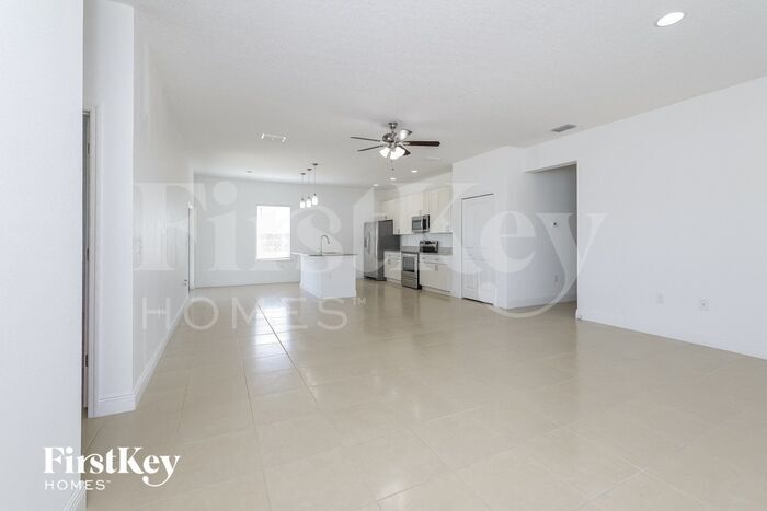 Building Photo - 257 Elm Ct