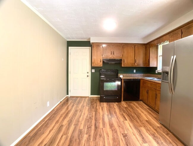 Building Photo - 339 Lake Ct Dr