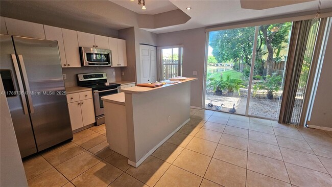 Building Photo - 2255 Anchor Ct