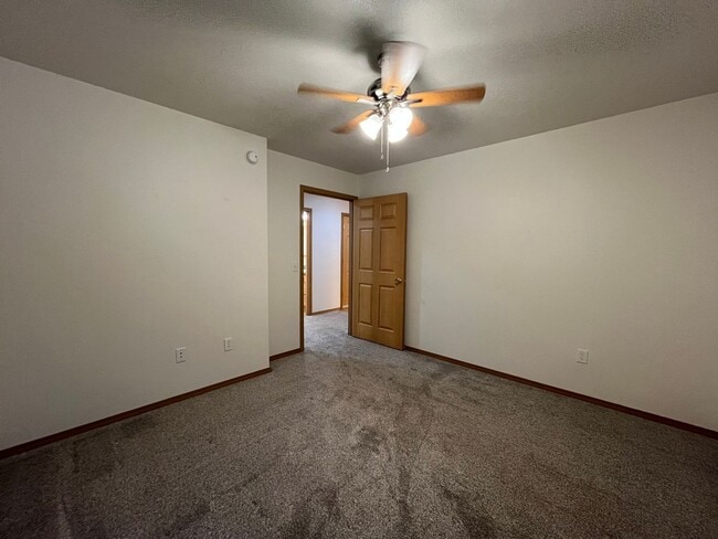 Building Photo - Dog friendly, 3 bedroom home in Aurora