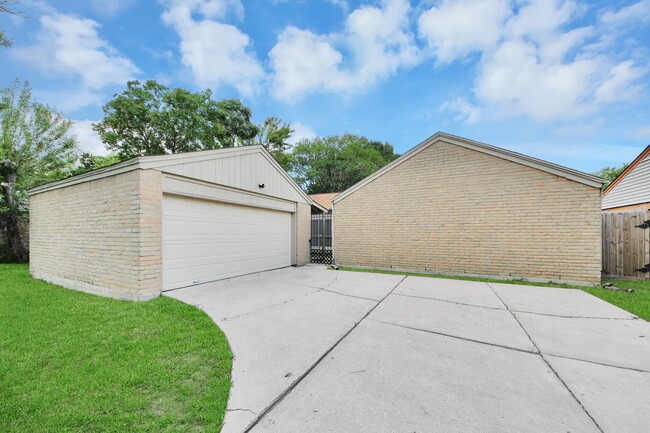 Building Photo - 16714 Britford