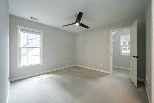 Building Photo - 1245 S Bethany Creek Dr