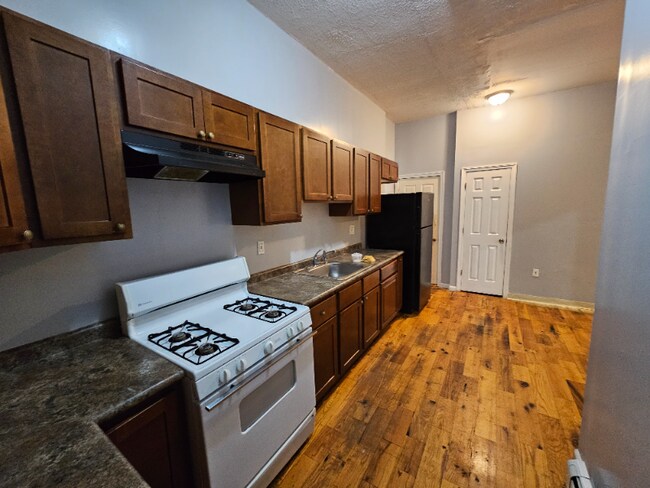 Building Photo - 782 Hallett St